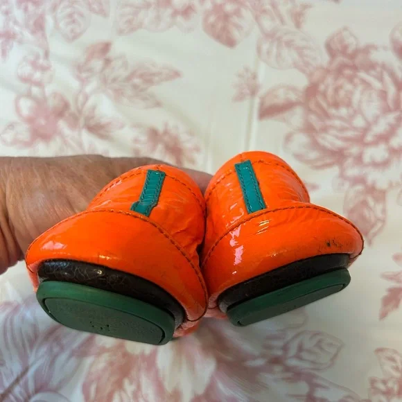 Fluorescent orange tieks - Picture 2 of 5